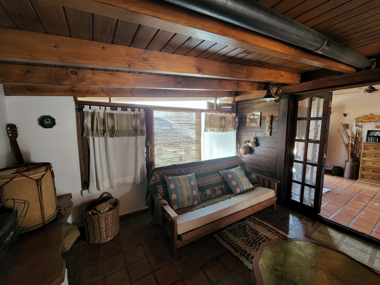 VENTA casa AMOBLADA con parque dos quinchos piscina Departamento independiente Yacanto camino a Los Linderos