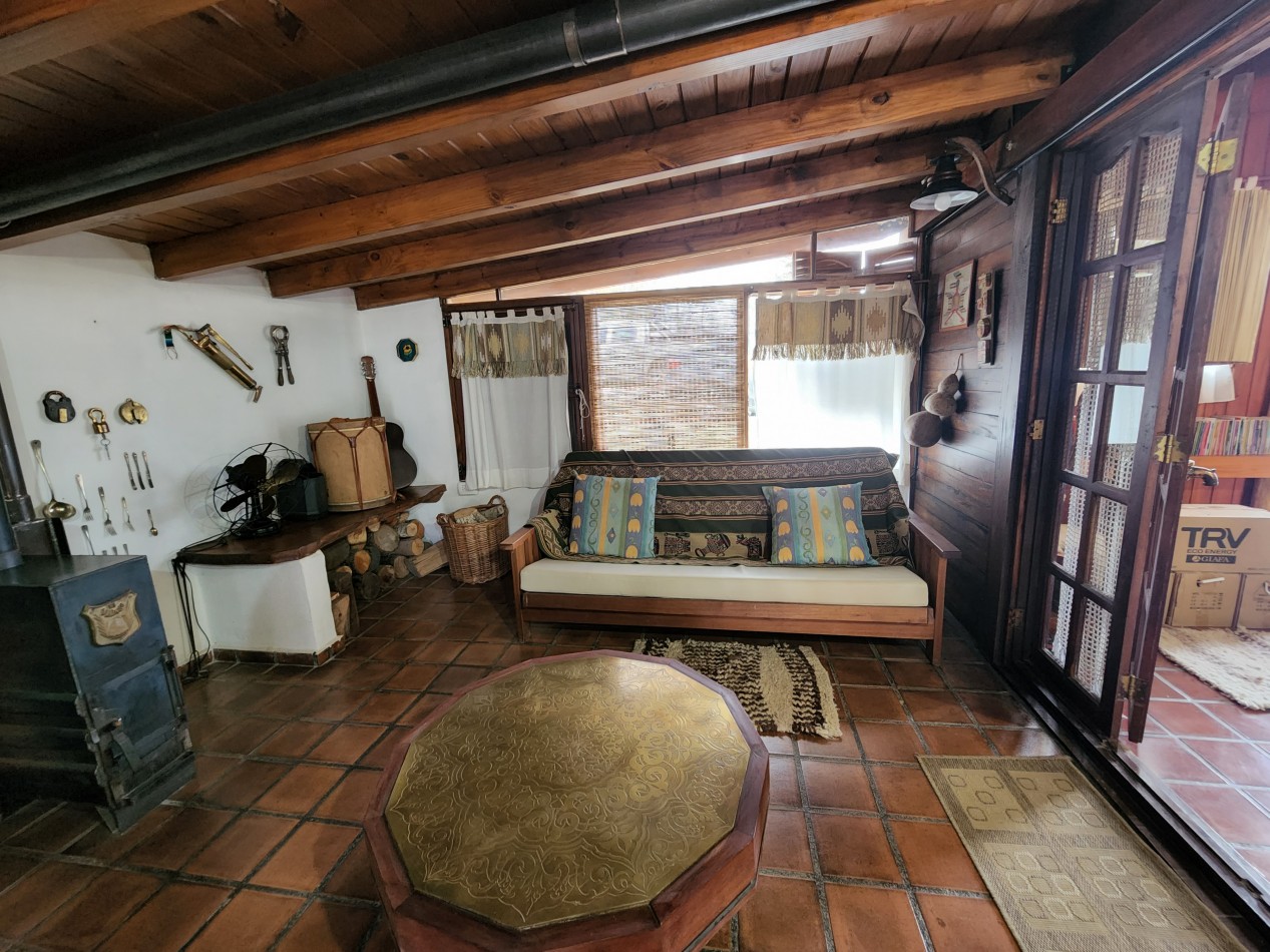 VENTA casa AMOBLADA con parque dos quinchos piscina Departamento independiente Yacanto camino a Los Linderos
