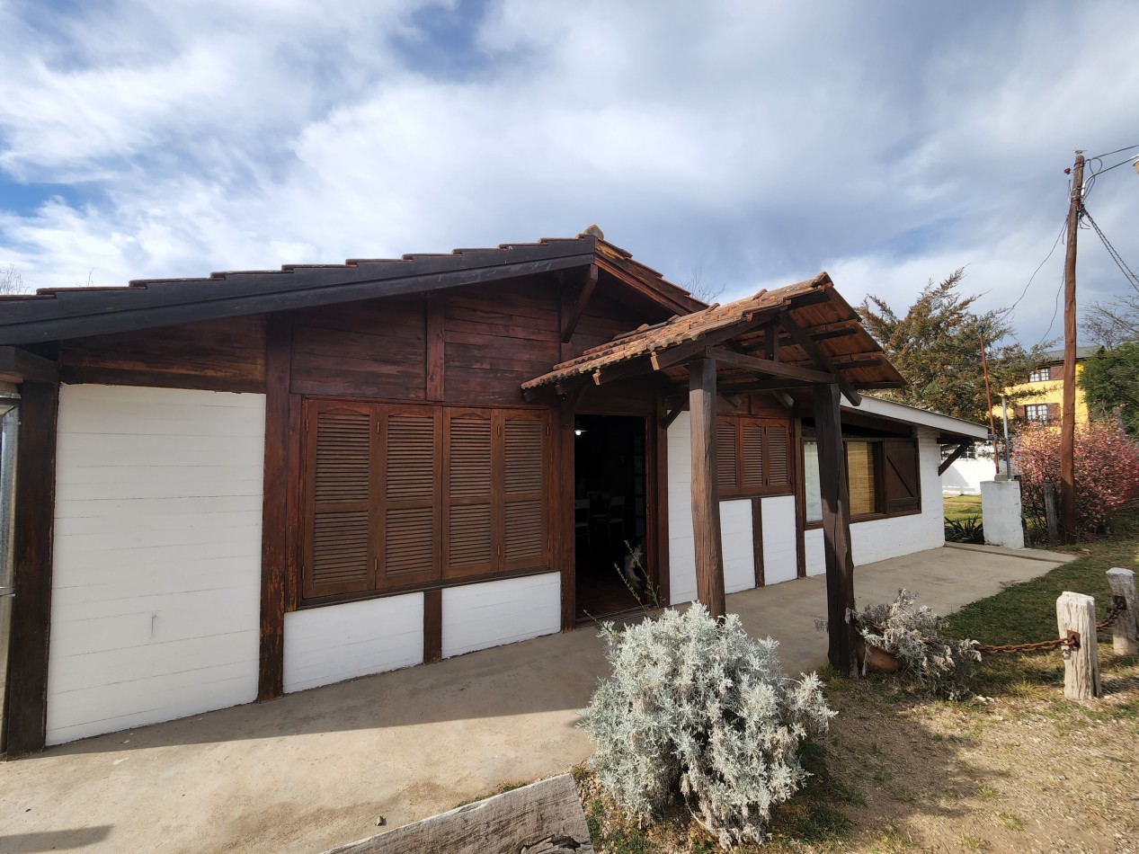 VENTA casa AMOBLADA con parque dos quinchos piscina Departamento independiente Yacanto camino a Los Linderos