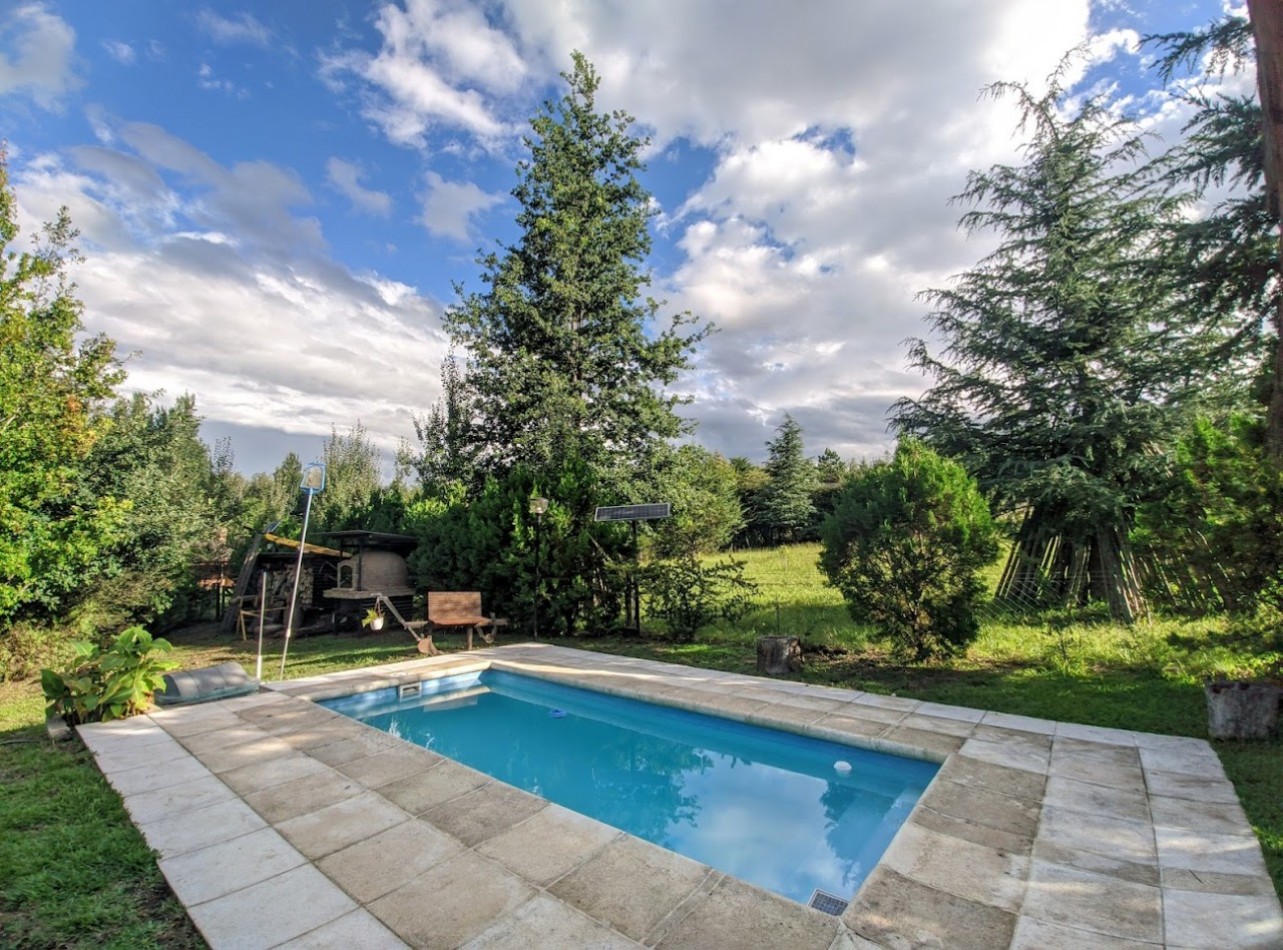 VENTA casa AMOBLADA con parque dos quinchos piscina Departamento independiente Yacanto camino a Los Linderos