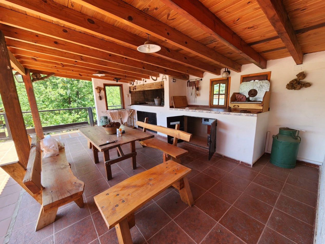 VENTA casa AMOBLADA con parque dos quinchos piscina Departamento independiente Yacanto camino a Los Linderos