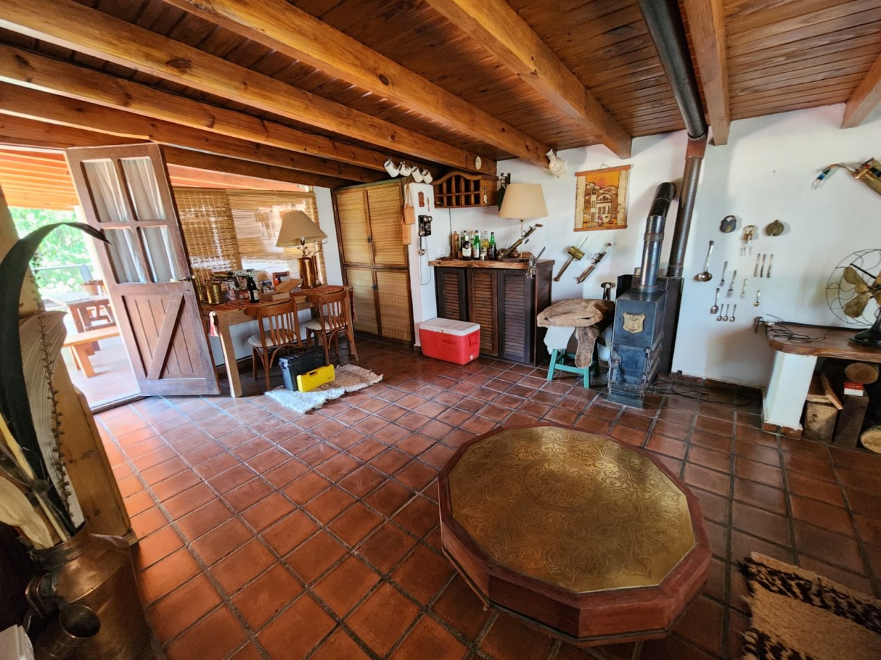 VENTA casa AMOBLADA con parque dos quinchos piscina Departamento independiente Yacanto camino a Los Linderos