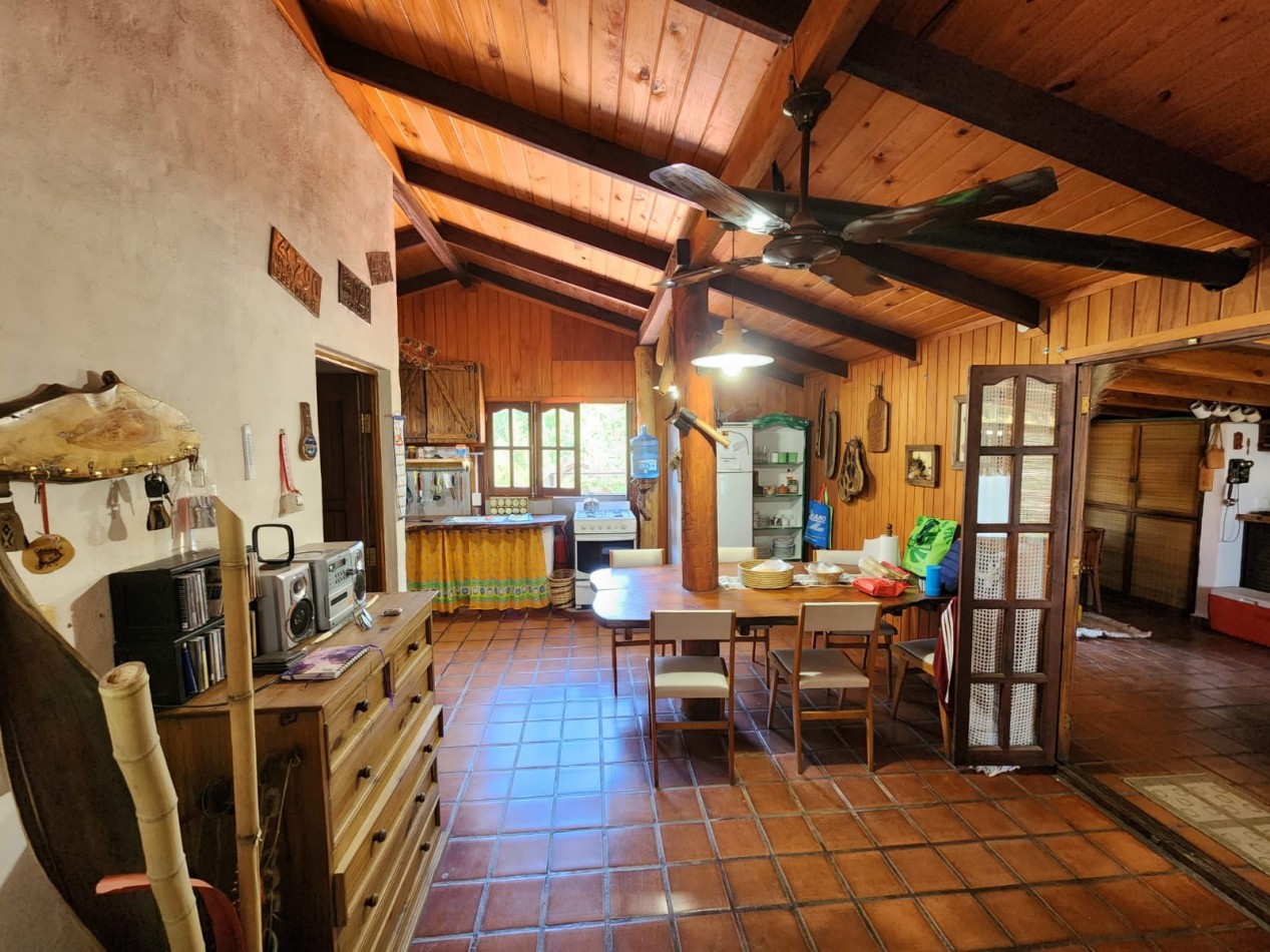 VENTA casa AMOBLADA con parque dos quinchos piscina Departamento independiente Yacanto camino a Los Linderos