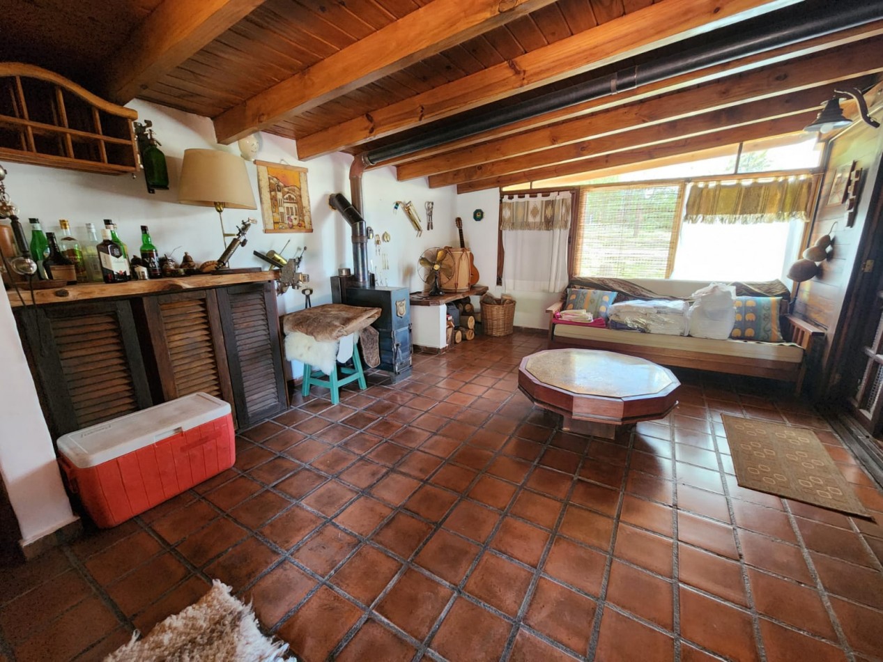 VENTA casa AMOBLADA con parque dos quinchos piscina Departamento independiente Yacanto camino a Los Linderos