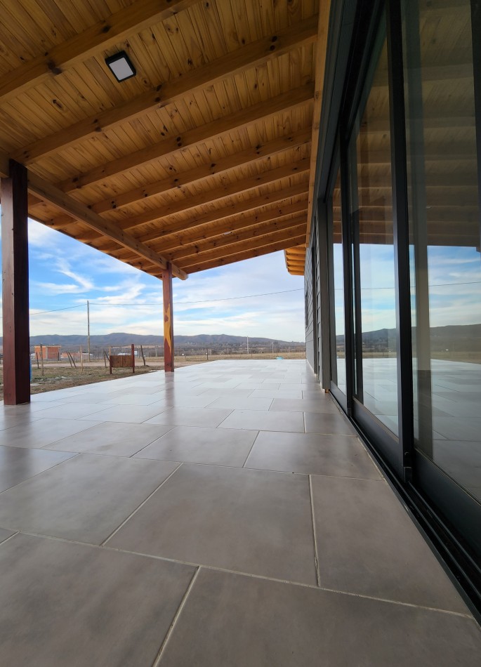 Casa a estrenar imponente vista a sierras muy proximo a perilago