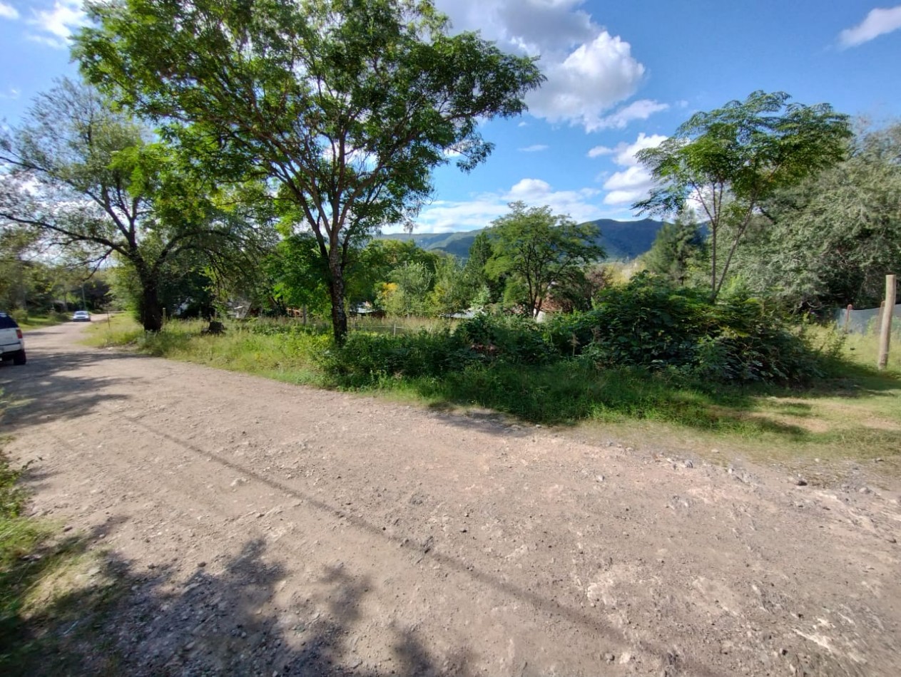 LOTE CON MARAVILLOSA VISTA A SIERRAS CHICAS A 200 MTS DEL RIO