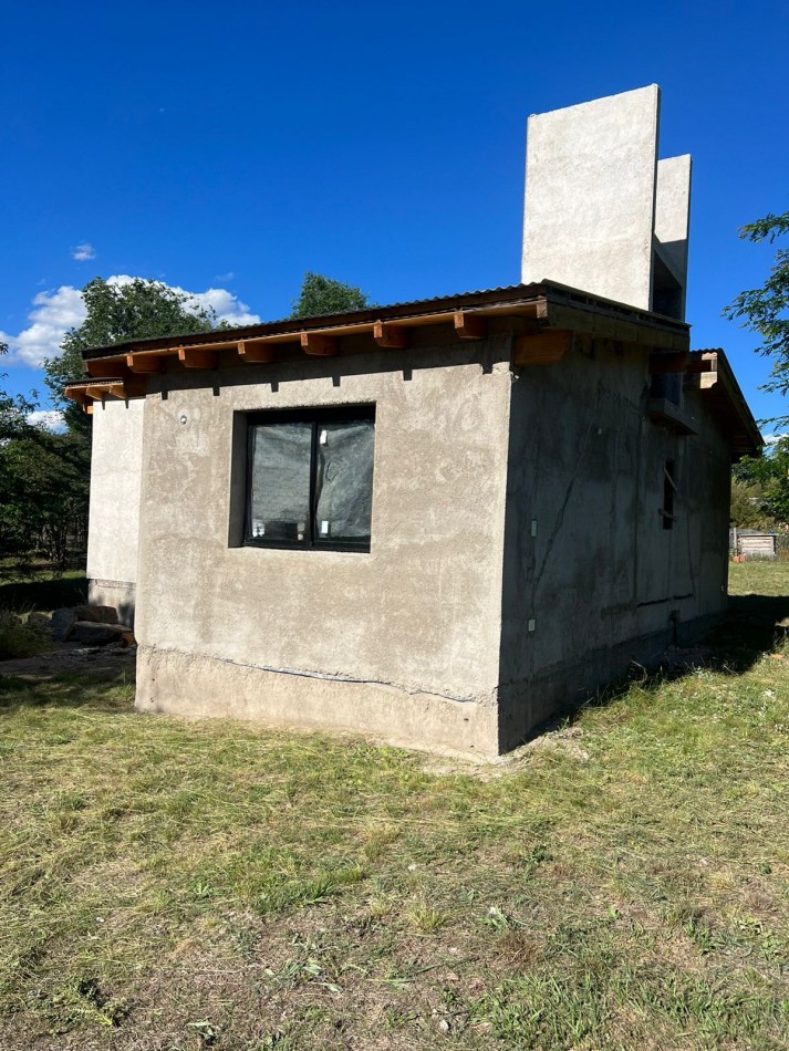 VENTA casa a terminar Santa Monica amplio parque 2 dormitorios Calamuchita ACEPTA VEHICULO