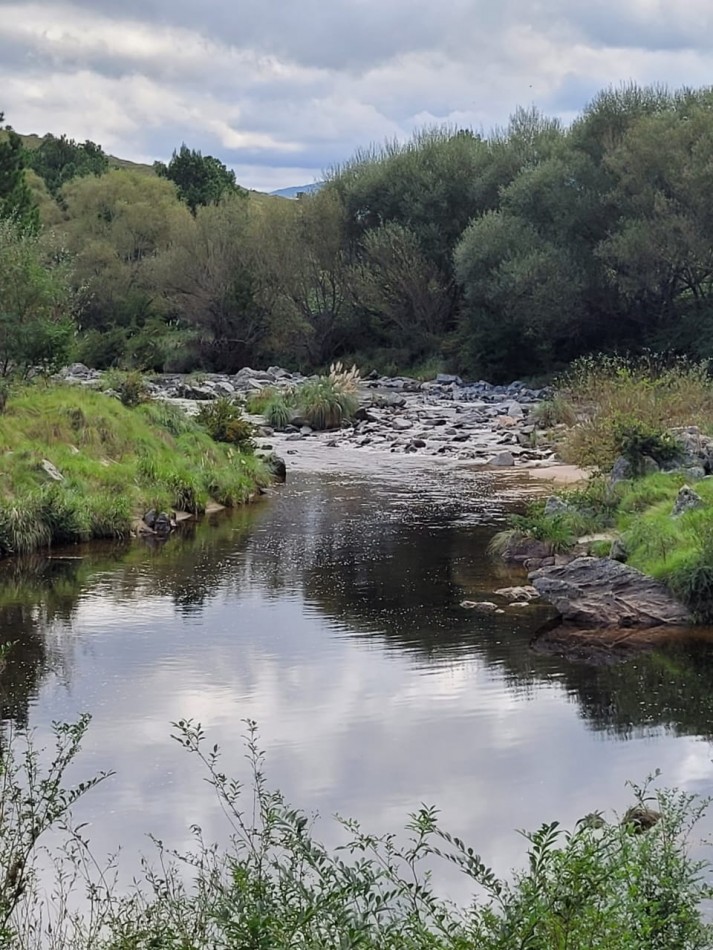 VENTA CAMPO COSTA A RIO SOBRE RUTA ENERGIA ELECTRICA VEGETACION Y VISTAS PANORAMICAS INTIYACO
