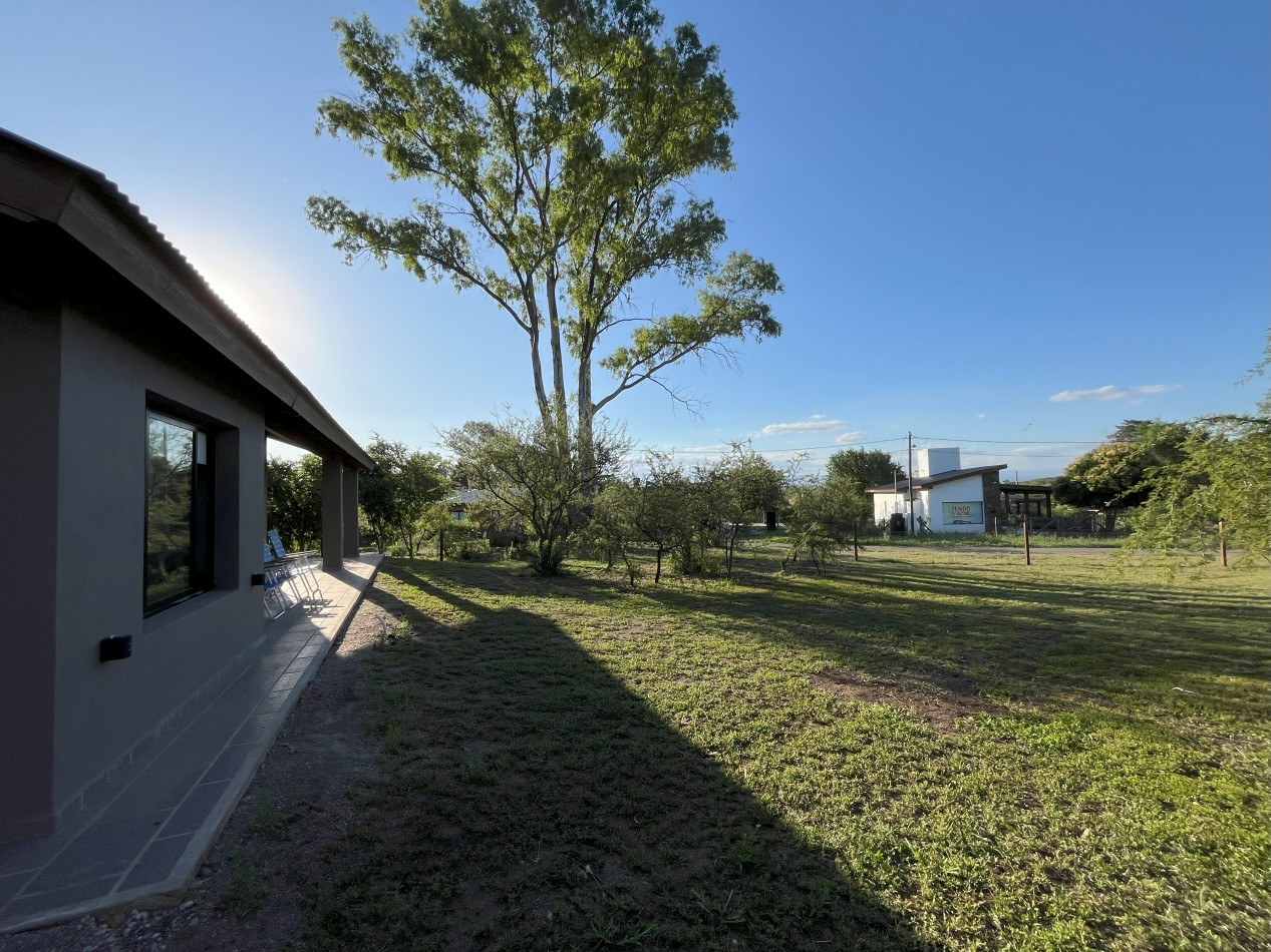 VENTA CASA MODERNA A ESTRENAR 2 DORMITORIOS PARQUE