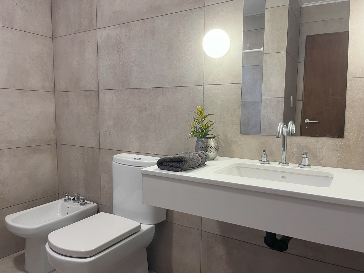 VENTA CASA MODERNA A ESTRENAR 2 DORMITORIOS PARQUE