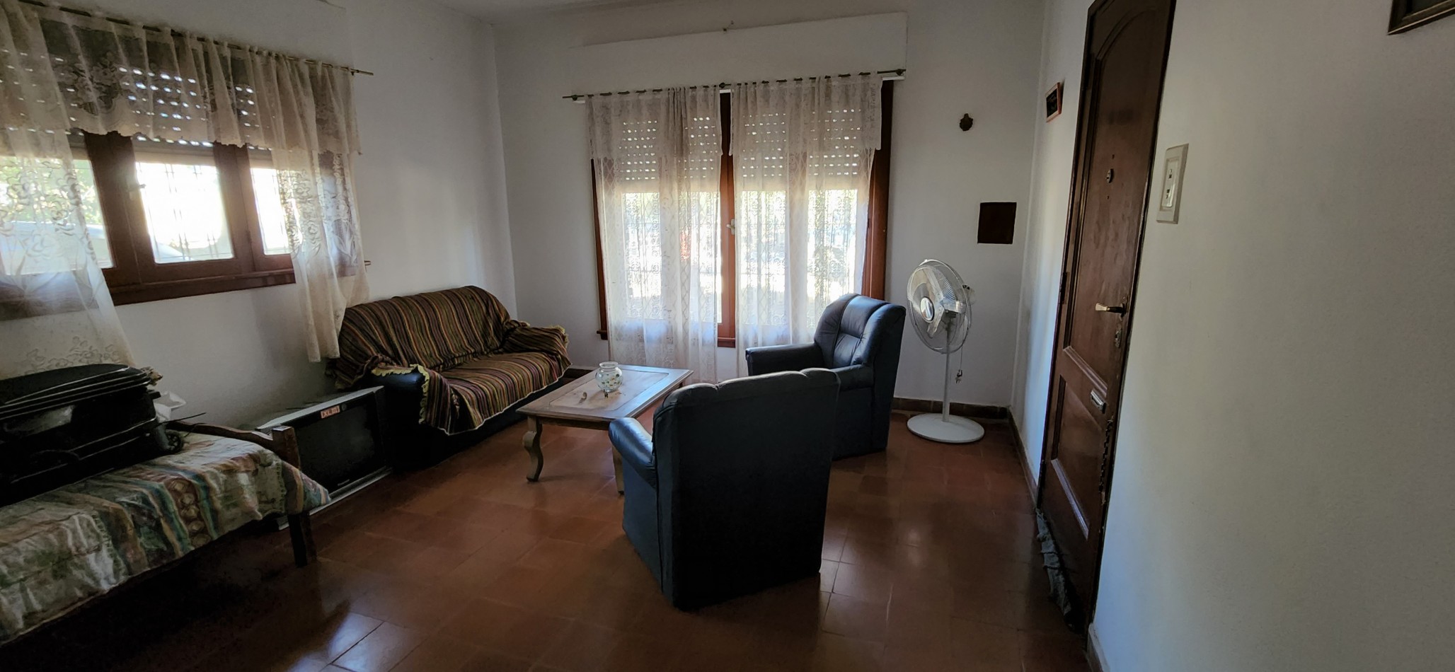 VENTA CASA DOS DORMITORIOS SOBRE CALLE PRINCIPAL LOTE ESQUINA PARQUE EL CORCOVADO