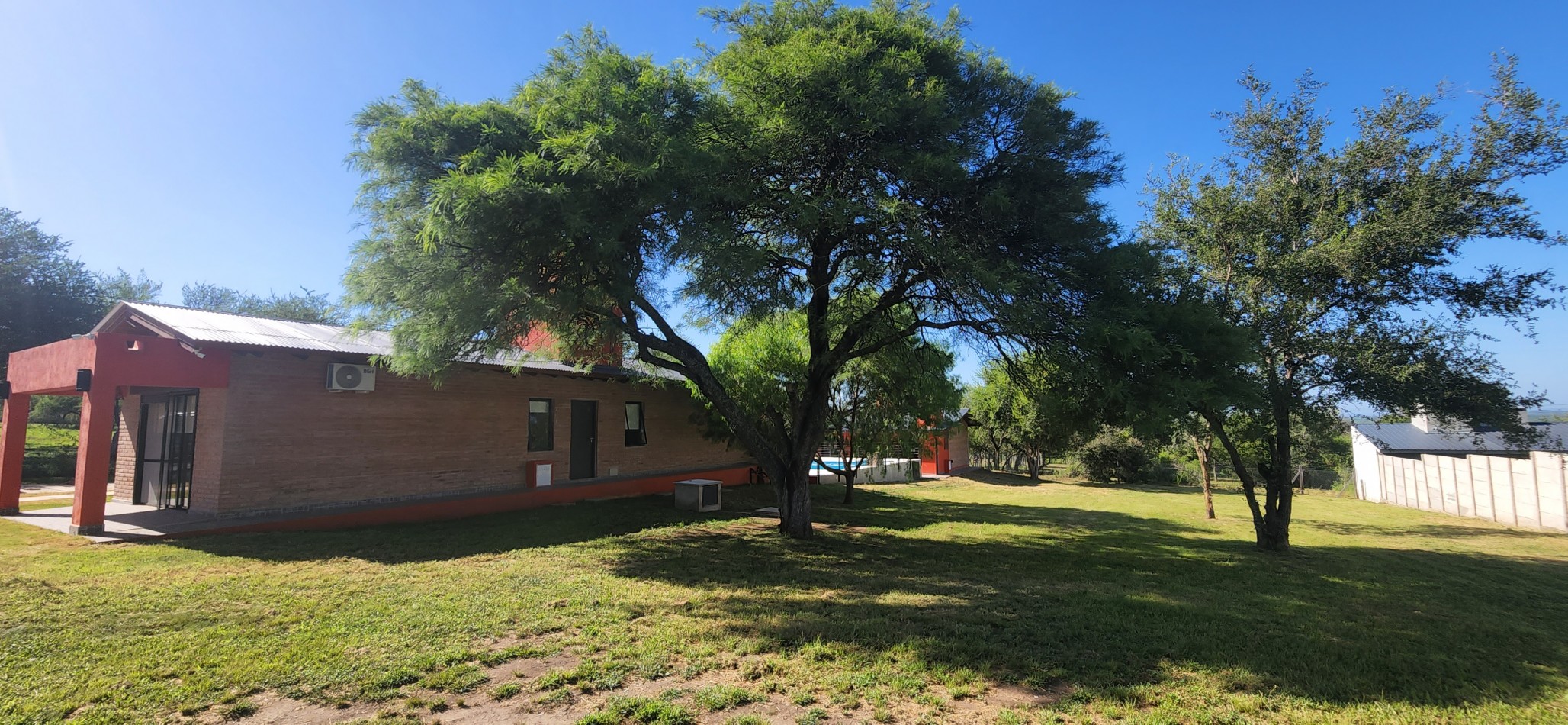 Venta Dos casas piscina amplio parque impomente vista a sierras