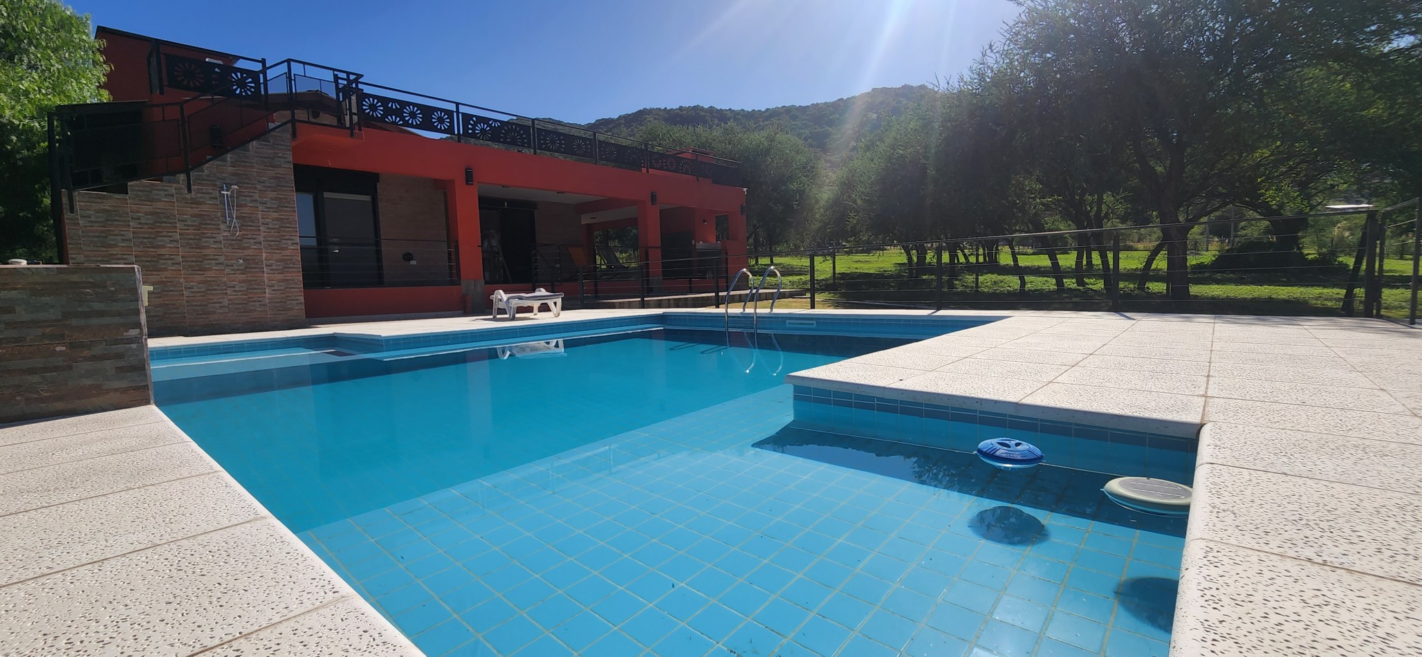 Venta Dos casas piscina amplio parque impomente vista a sierras