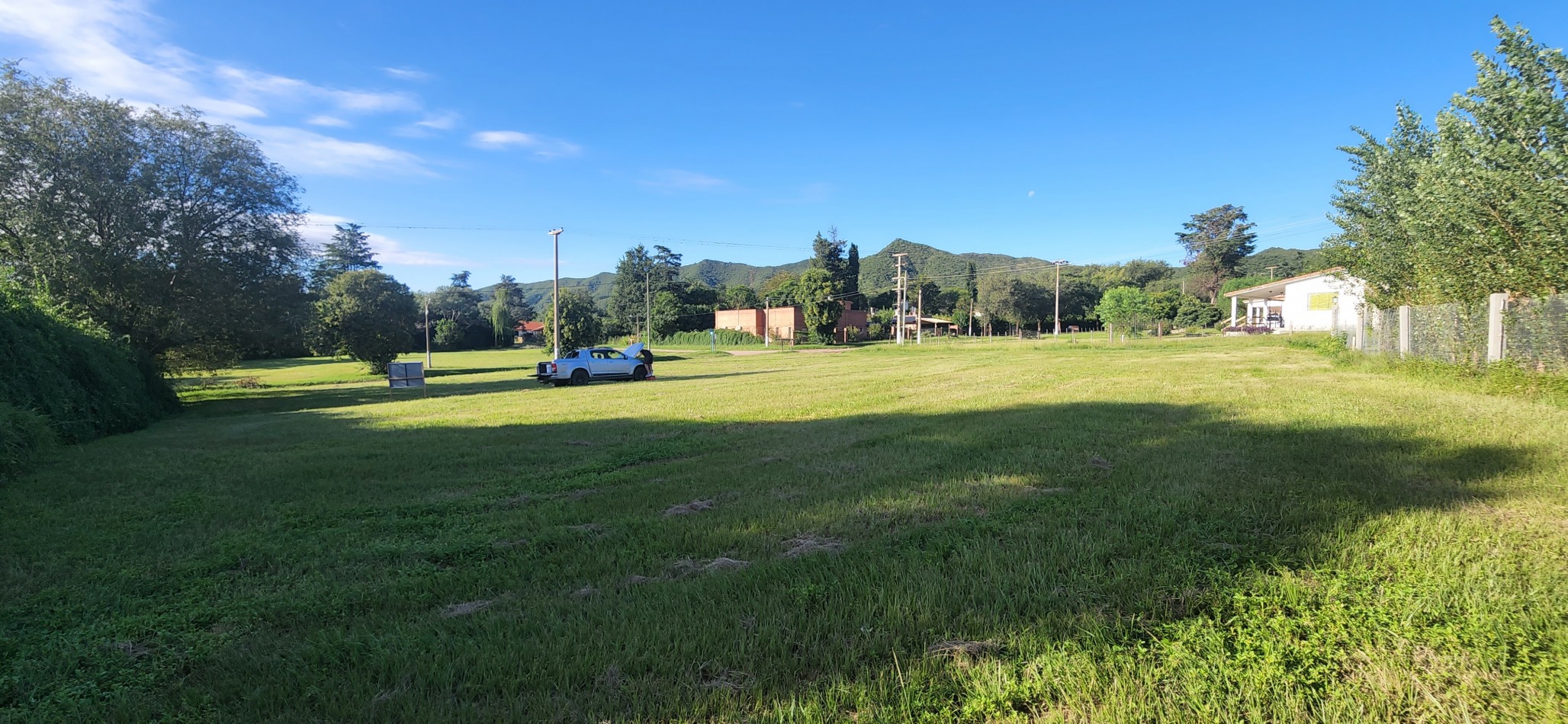 VENTA LOTE CON HERMOSA VISTA A LAS SIERRAS CHICAS SOBRE CALLE DE INGRESO PRINCIPAL