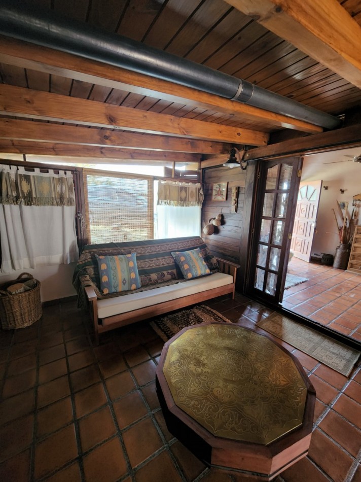 VENTA casa AMOBLADA con parque dos quinchos piscina Departamento independiente Yacanto camino a Los Linderos