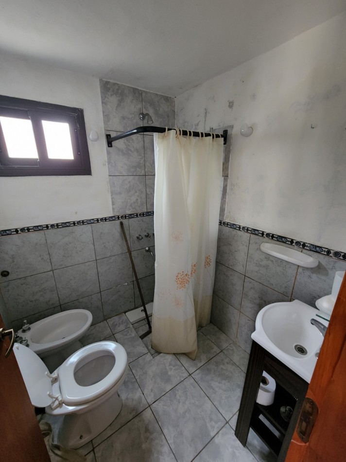 VENTA casa AMOBLADA con parque dos quinchos piscina Departamento independiente Yacanto camino a Los Linderos