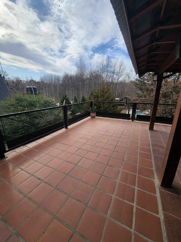 VENTA casa AMOBLADA con parque dos quinchos piscina Departamento independiente Yacanto camino a Los Linderos