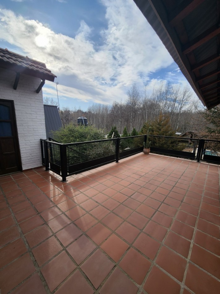 VENTA casa AMOBLADA con parque dos quinchos piscina Departamento independiente Yacanto camino a Los Linderos
