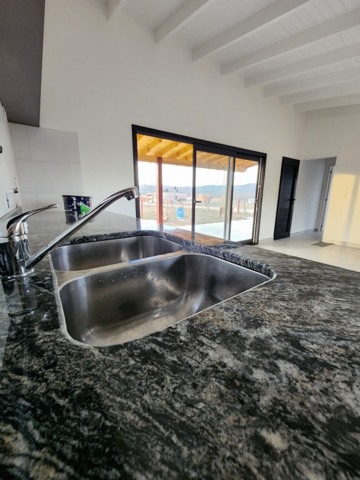 Casa a estrenar imponente vista a sierras muy proximo a perilago
