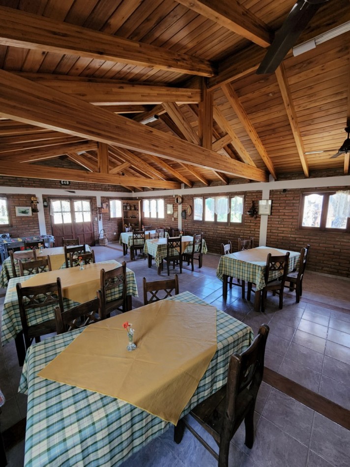 COMPLEJO DE CABAÑAS, SALON DE COMEDOR, CASA PRINCIPAL, PISCINA Y SALON COMERCIAL SOBRE RUTA