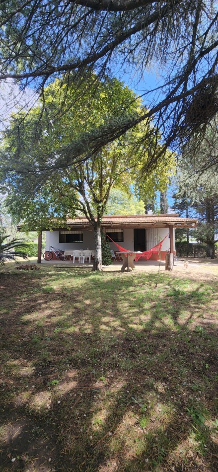 Venta casa 2 dormitorios lote esquina amplio parque