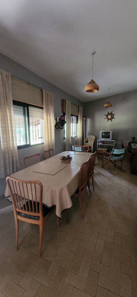 Venta casa 2 dormitorios lote esquina amplio parque