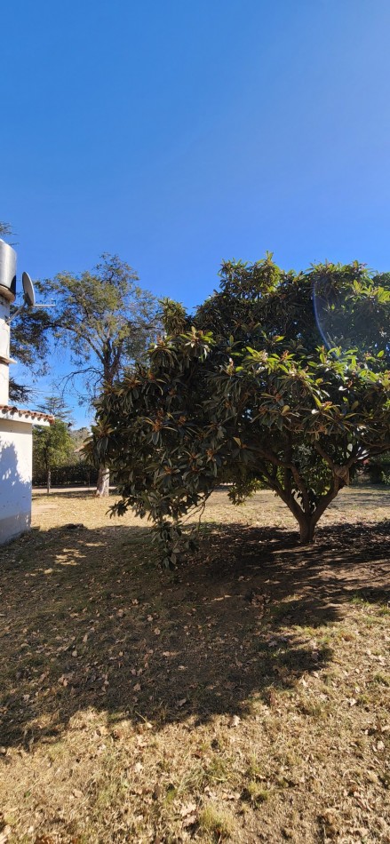 VENTA CASA DOS DORMITORIOS SOBRE CALLE PRINCIPAL LOTE ESQUINA PARQUE EL CORCOVADO