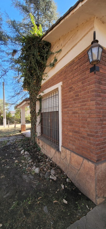 VENTA CASA DOS DORMITORIOS SOBRE CALLE PRINCIPAL LOTE ESQUINA PARQUE EL CORCOVADO