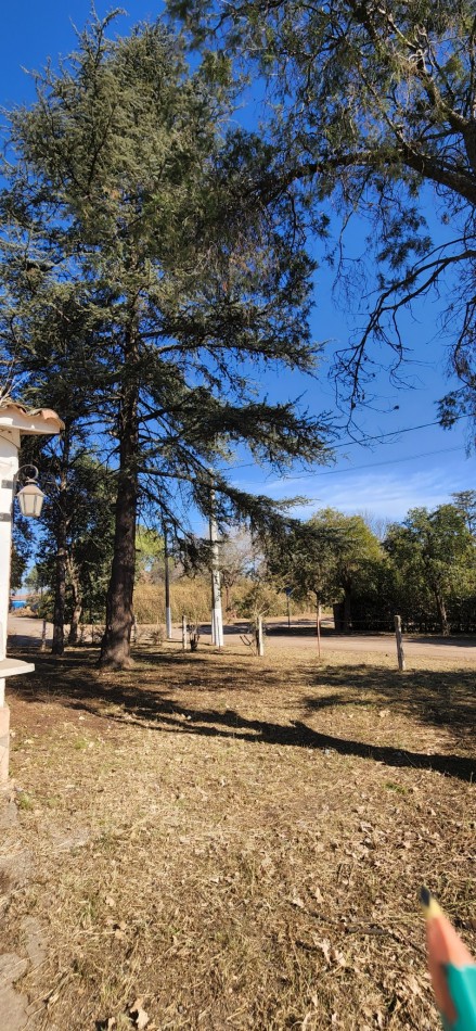 VENTA CASA DOS DORMITORIOS SOBRE CALLE PRINCIPAL LOTE ESQUINA PARQUE EL CORCOVADO