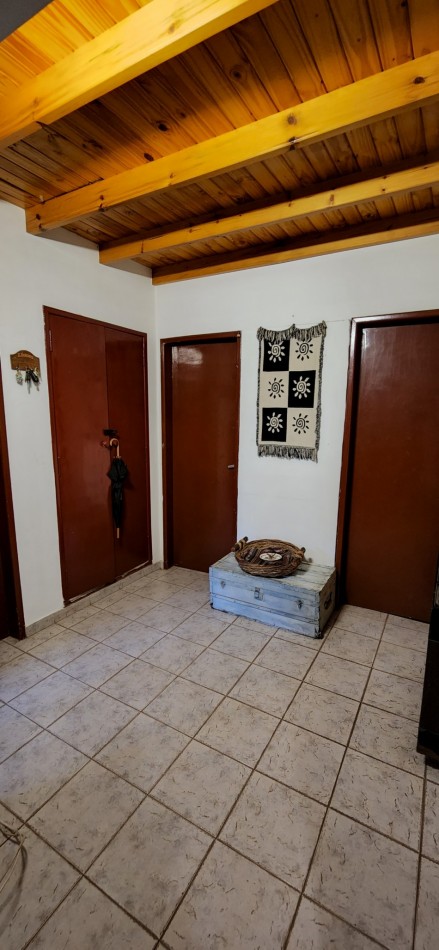 VENTA CASA DOS DORMITORIOS SOBRE CALLE PRINCIPAL LOTE ESQUINA PARQUE EL CORCOVADO