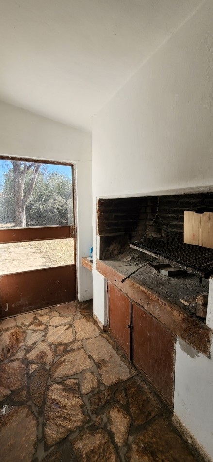 VENTA CASA DOS DORMITORIOS SOBRE CALLE PRINCIPAL LOTE ESQUINA PARQUE EL CORCOVADO