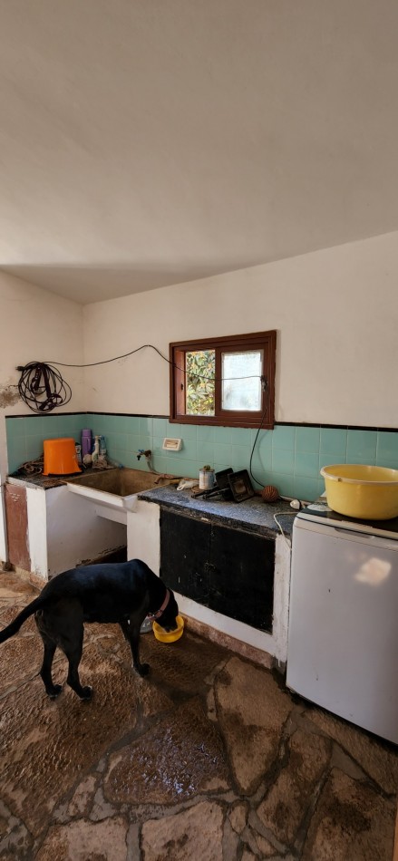 VENTA CASA DOS DORMITORIOS SOBRE CALLE PRINCIPAL LOTE ESQUINA PARQUE EL CORCOVADO