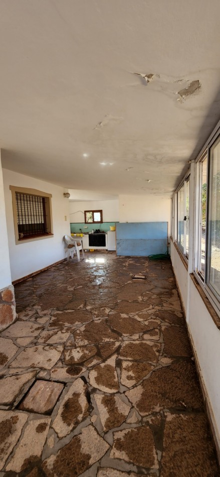 VENTA CASA DOS DORMITORIOS SOBRE CALLE PRINCIPAL LOTE ESQUINA PARQUE EL CORCOVADO
