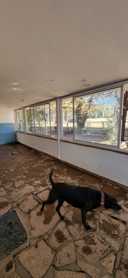 VENTA CASA DOS DORMITORIOS SOBRE CALLE PRINCIPAL LOTE ESQUINA PARQUE EL CORCOVADO