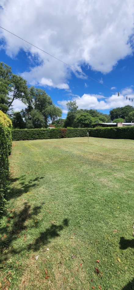 VENTA CASA DOS DORMITORIOS LOTE ESQUINA CON AMPLIO PARQUE