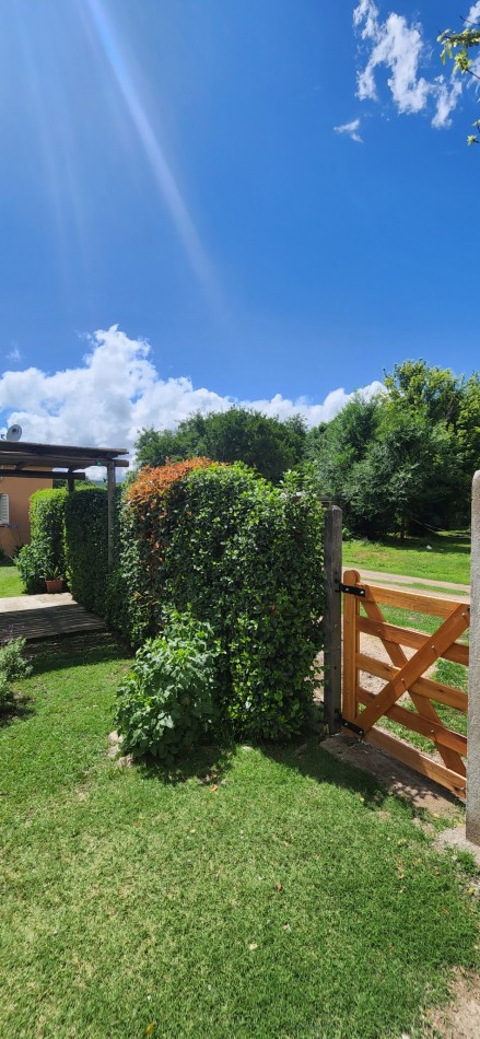 VENTA CASA DOS DORMITORIOS LOTE ESQUINA CON AMPLIO PARQUE