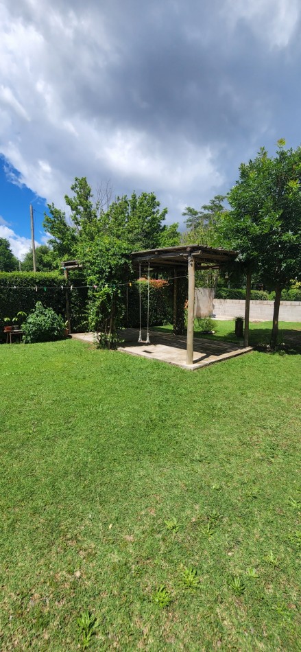 VENTA CASA DOS DORMITORIOS LOTE ESQUINA CON AMPLIO PARQUE