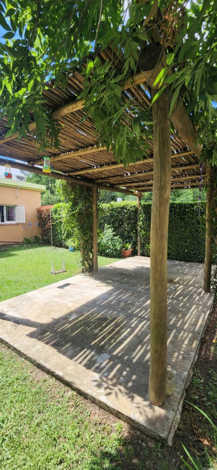 VENTA CASA DOS DORMITORIOS LOTE ESQUINA CON AMPLIO PARQUE