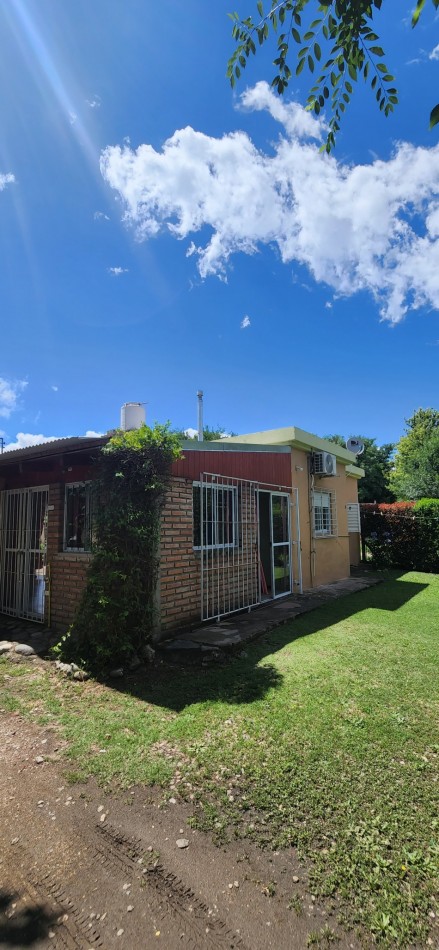 VENTA CASA DOS DORMITORIOS LOTE ESQUINA CON AMPLIO PARQUE