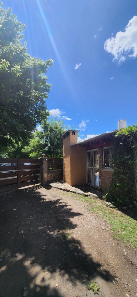 VENTA CASA DOS DORMITORIOS LOTE ESQUINA CON AMPLIO PARQUE
