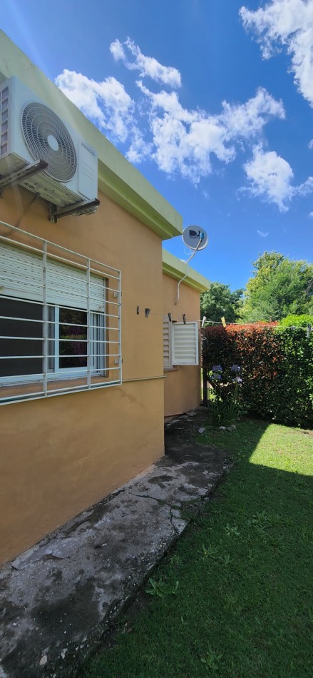 VENTA CASA DOS DORMITORIOS LOTE ESQUINA CON AMPLIO PARQUE