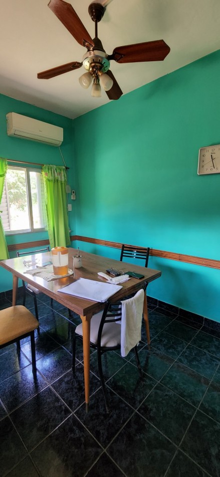 VENTA CASA DOS DORMITORIOS LOTE ESQUINA CON AMPLIO PARQUE