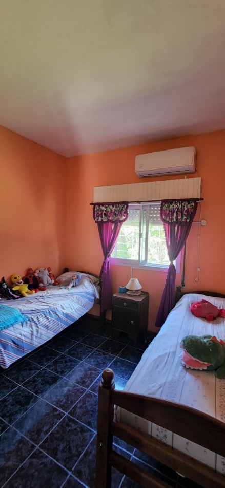 VENTA CASA DOS DORMITORIOS LOTE ESQUINA CON AMPLIO PARQUE