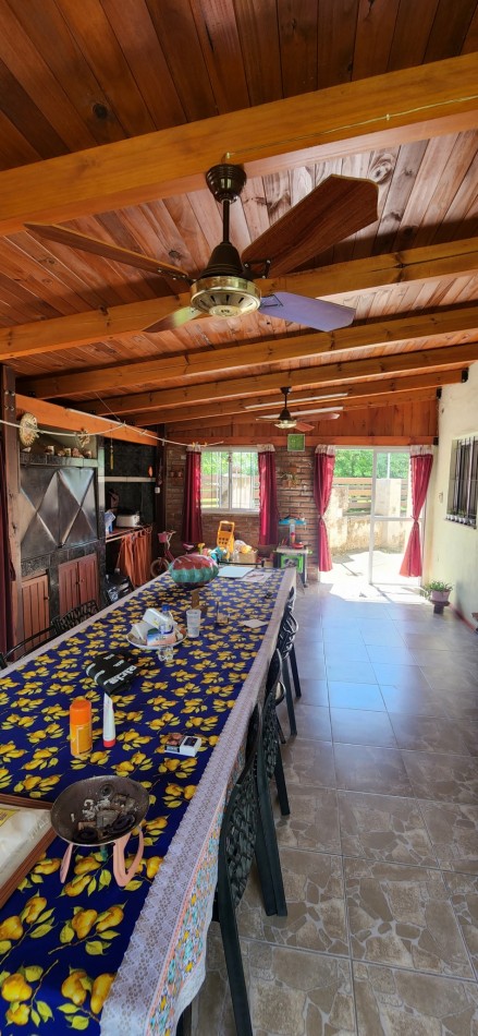 VENTA CASA DOS DORMITORIOS LOTE ESQUINA CON AMPLIO PARQUE