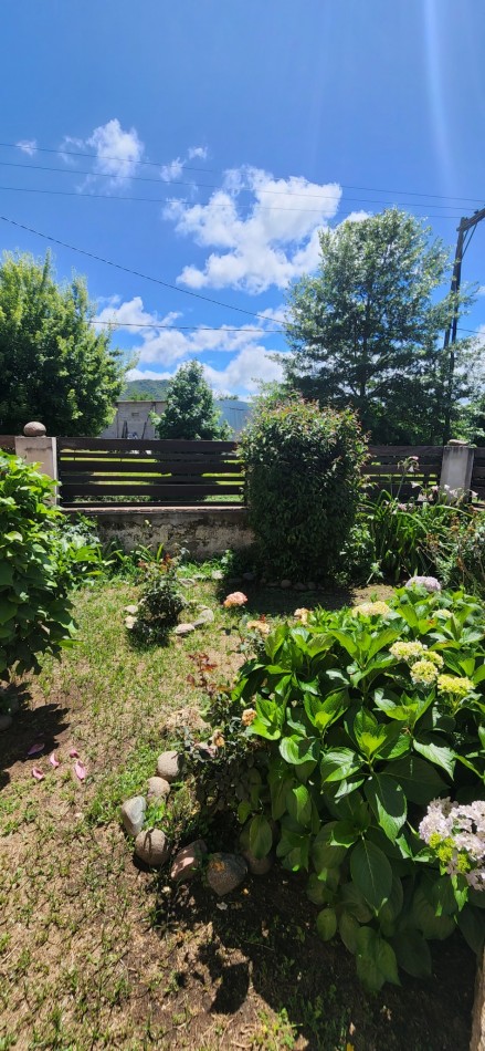 VENTA CASA DOS DORMITORIOS LOTE ESQUINA CON AMPLIO PARQUE