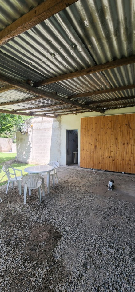 VENTA CASA DOS DORMITORIOS LOTE ESQUINA CON AMPLIO PARQUE