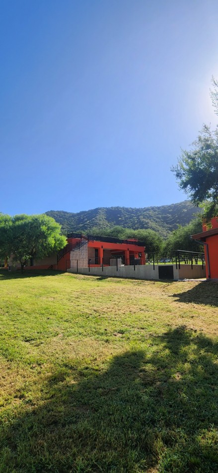 Venta Dos casas piscina amplio parque impomente vista a sierras