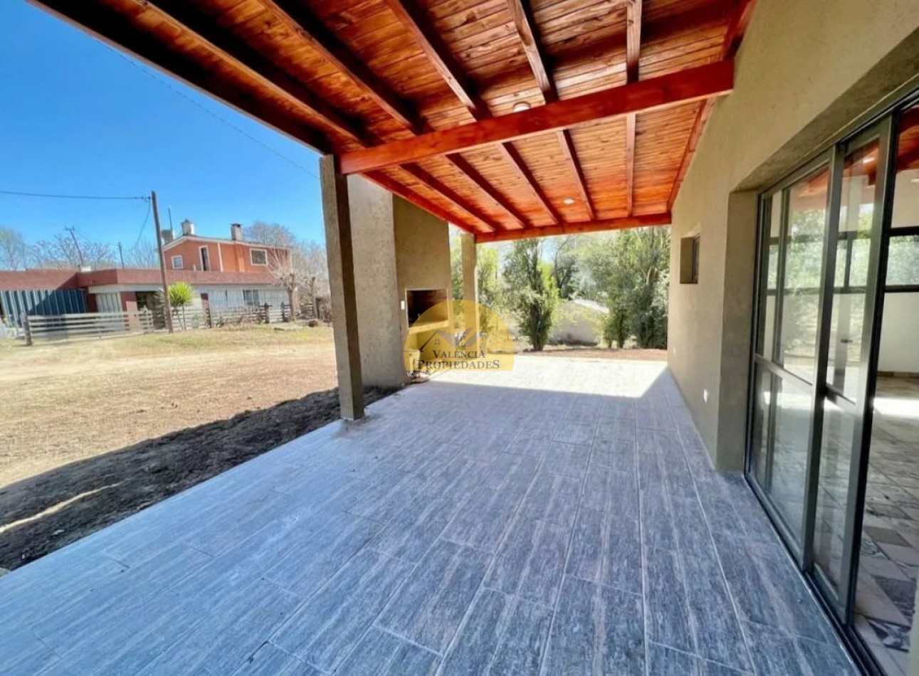 VENTA CASA A ESTRENAR 3 AMBIENTES SOBRE ESQUINA EN AMPLIO LOTE A METROS ARROYO AMBOY