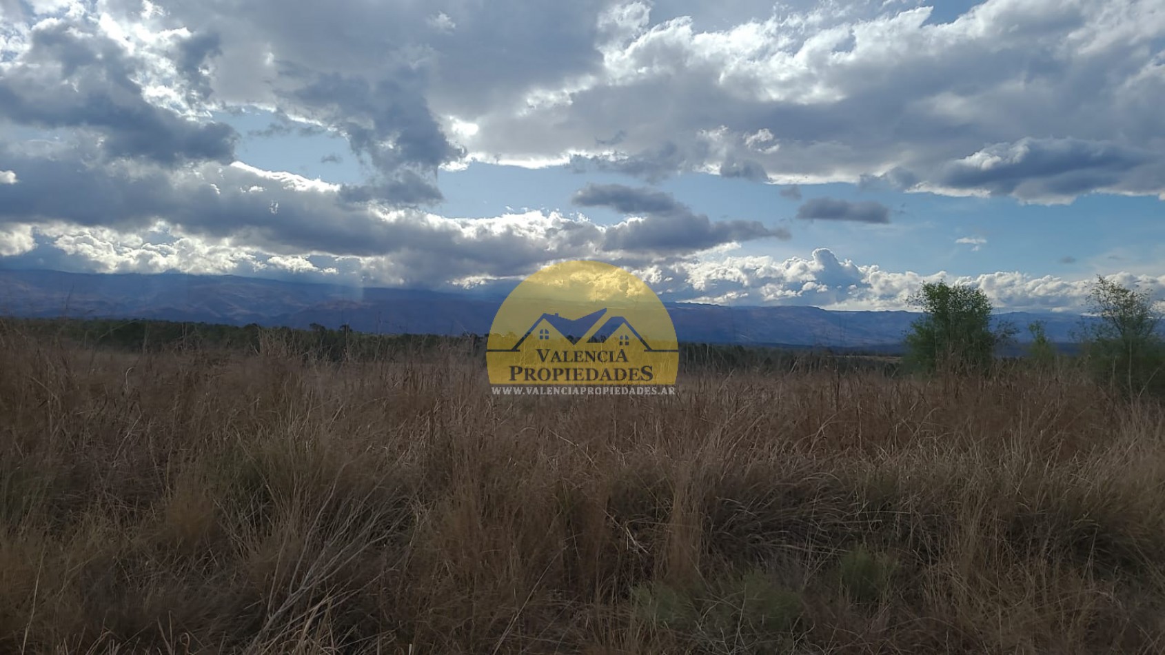 Espectacular Fraccion de 10 has sobre ruta imponente vista a altas cumbres!