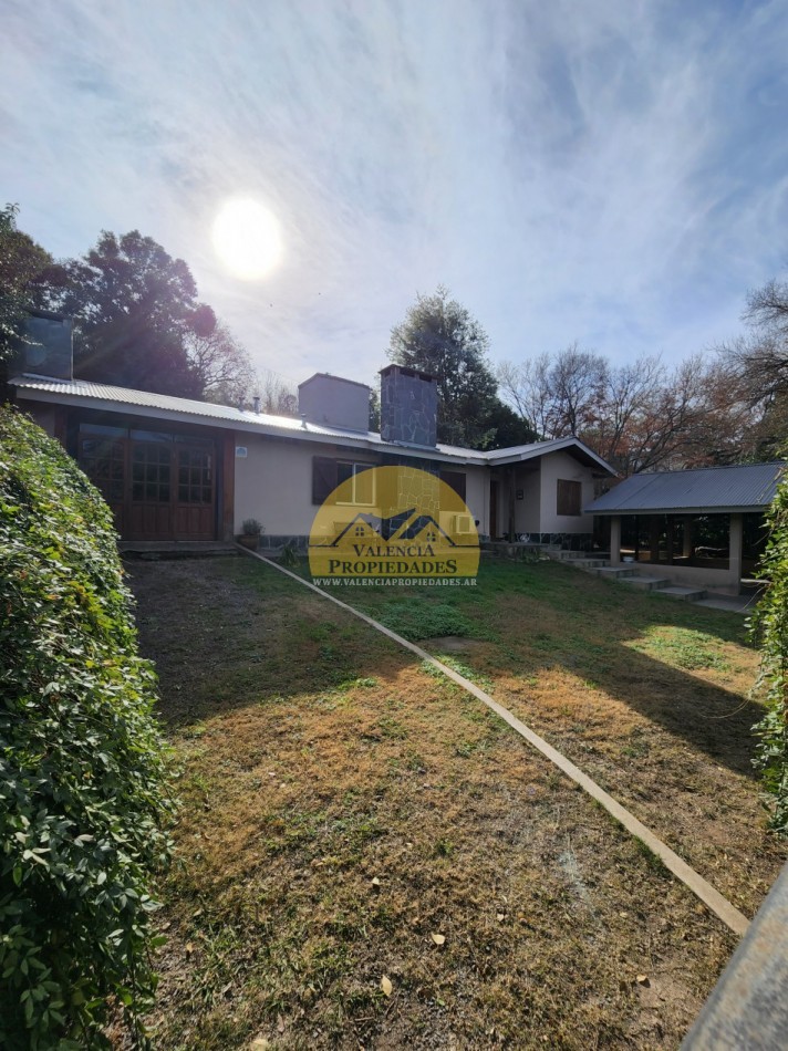Hermosa casa en Villa Gral Belgrano zona residencial 5 ambientes